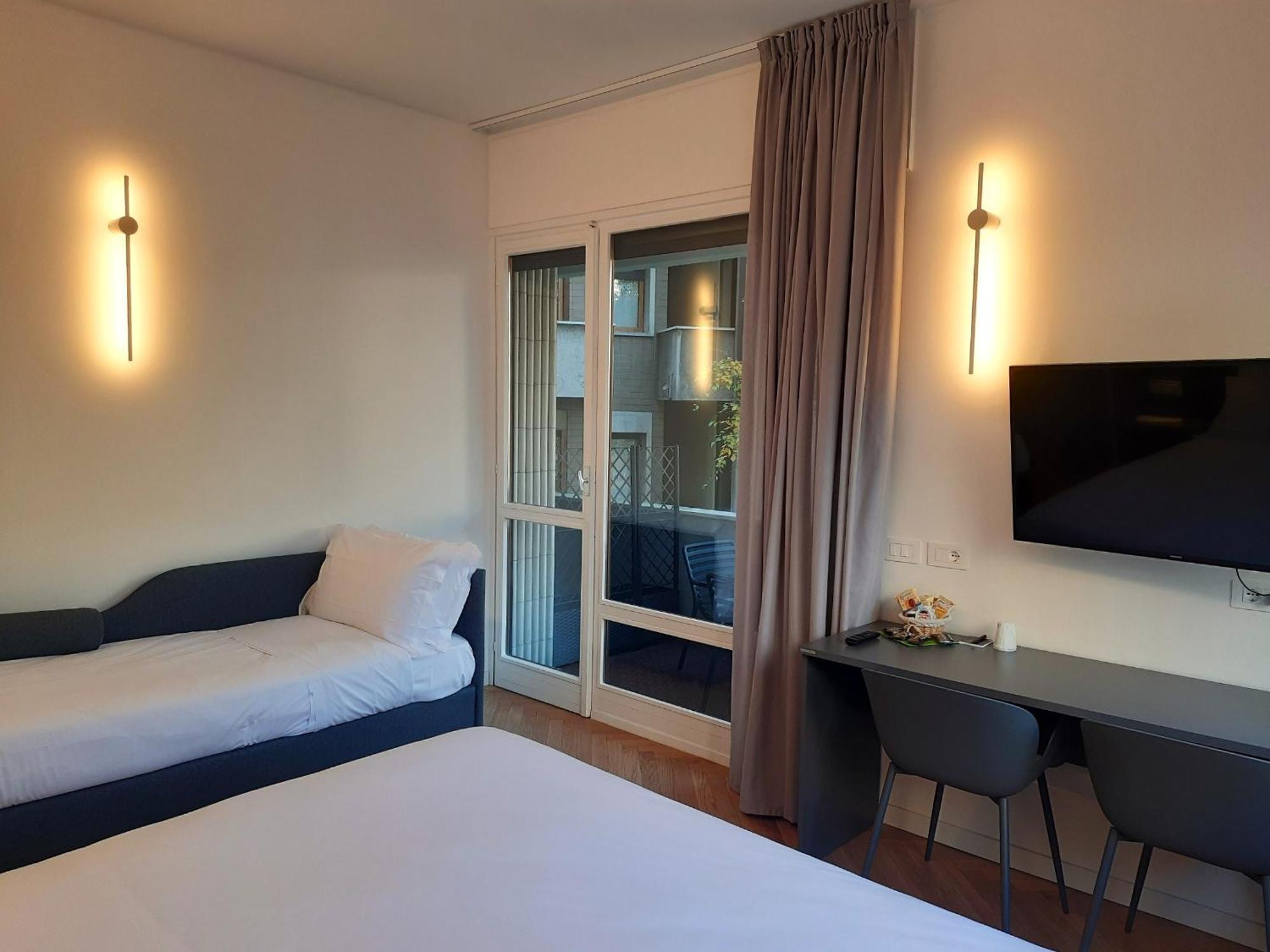 Mako Suites - Centro E Stazione Monza Buitenkant foto