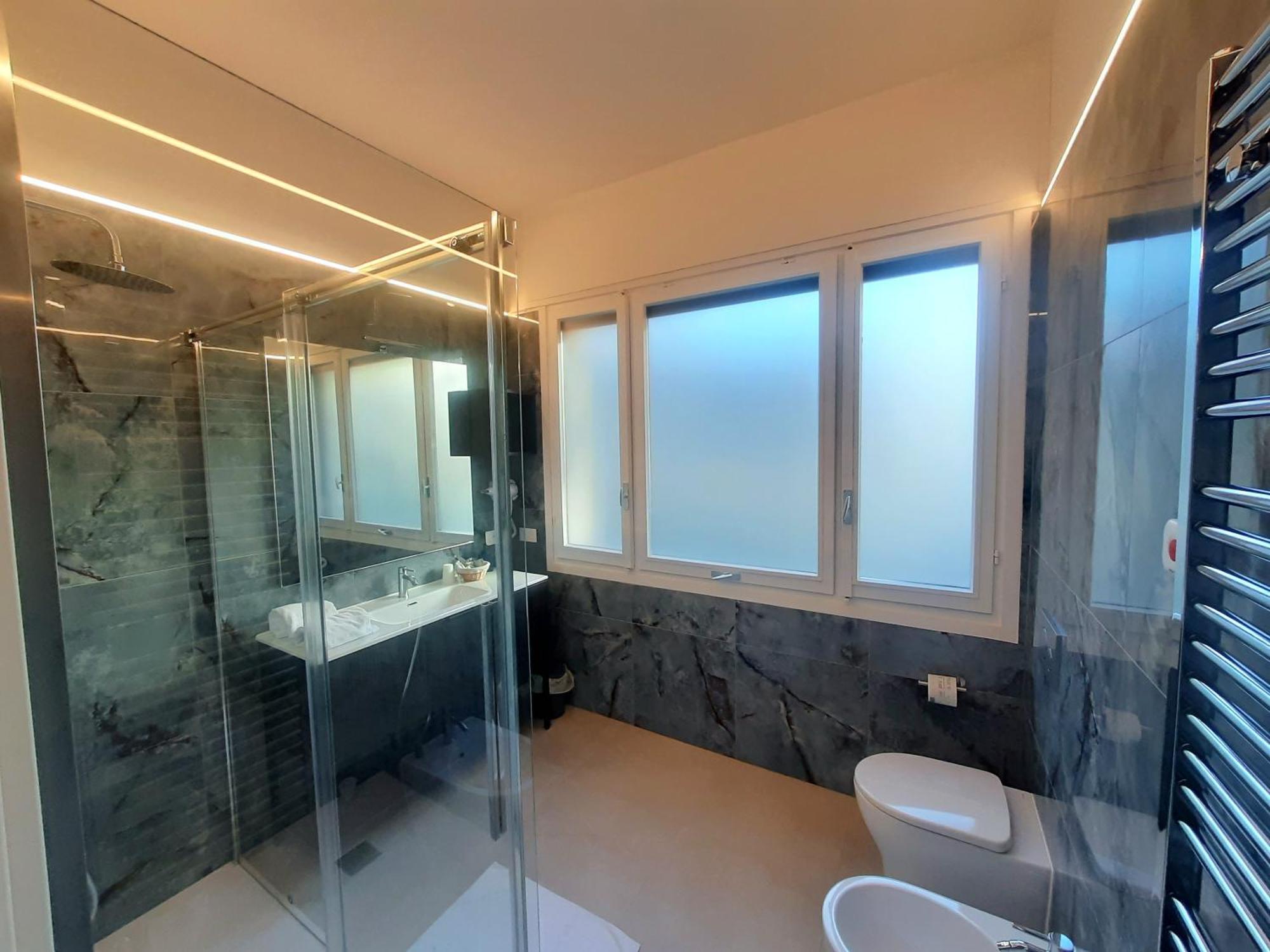 Mako Suites - Centro E Stazione Monza Buitenkant foto